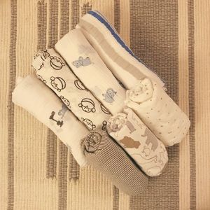 Lot swaddles and blankets